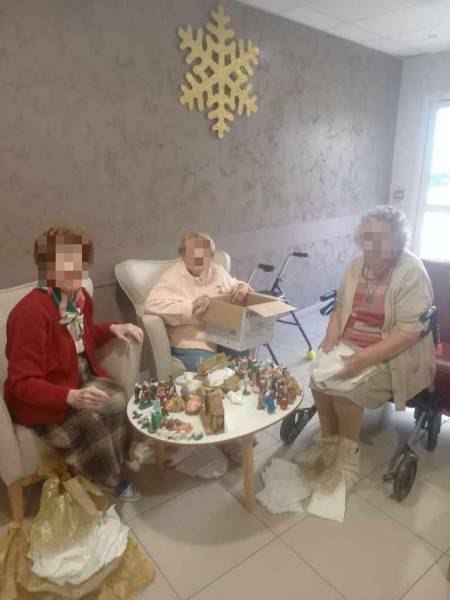 Contribution de nos résidents à la décoration de l'EHPAD pour Noël à La Ciotat